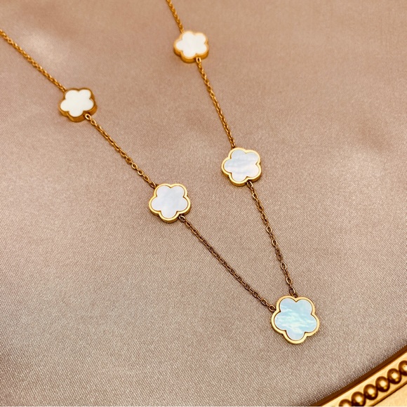 Luzy Jewelry Jewelry - 18K Gold Titanium Mother of Pearl Flowers Charms Dainty Necklace